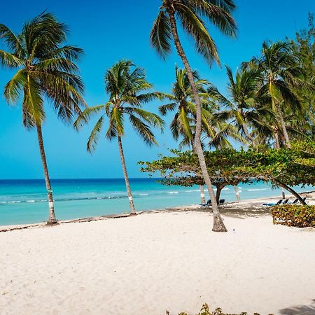 Coconut Court Beach Hotel Christ Church Bagian luar foto
