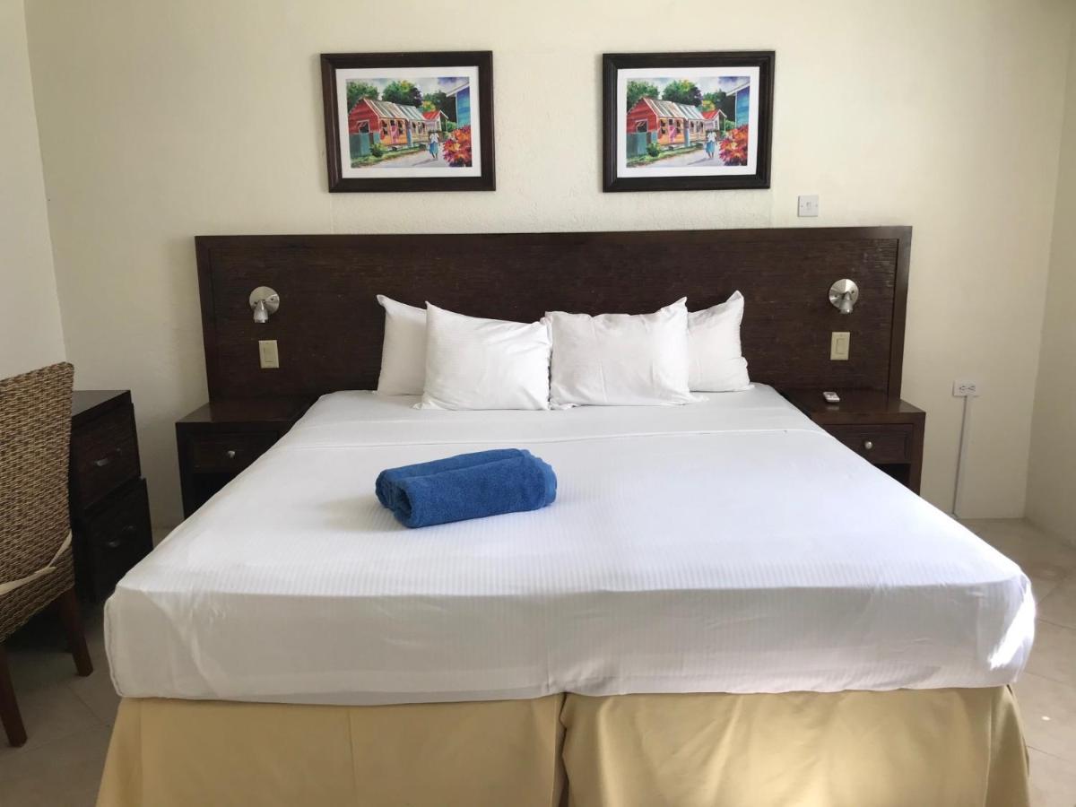 Coconut Court Beach Hotel Christ Church Ruang foto