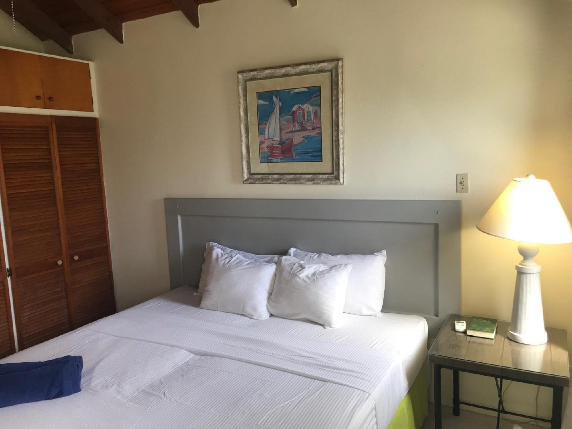 Coconut Court Beach Hotel Christ Church Ruang foto