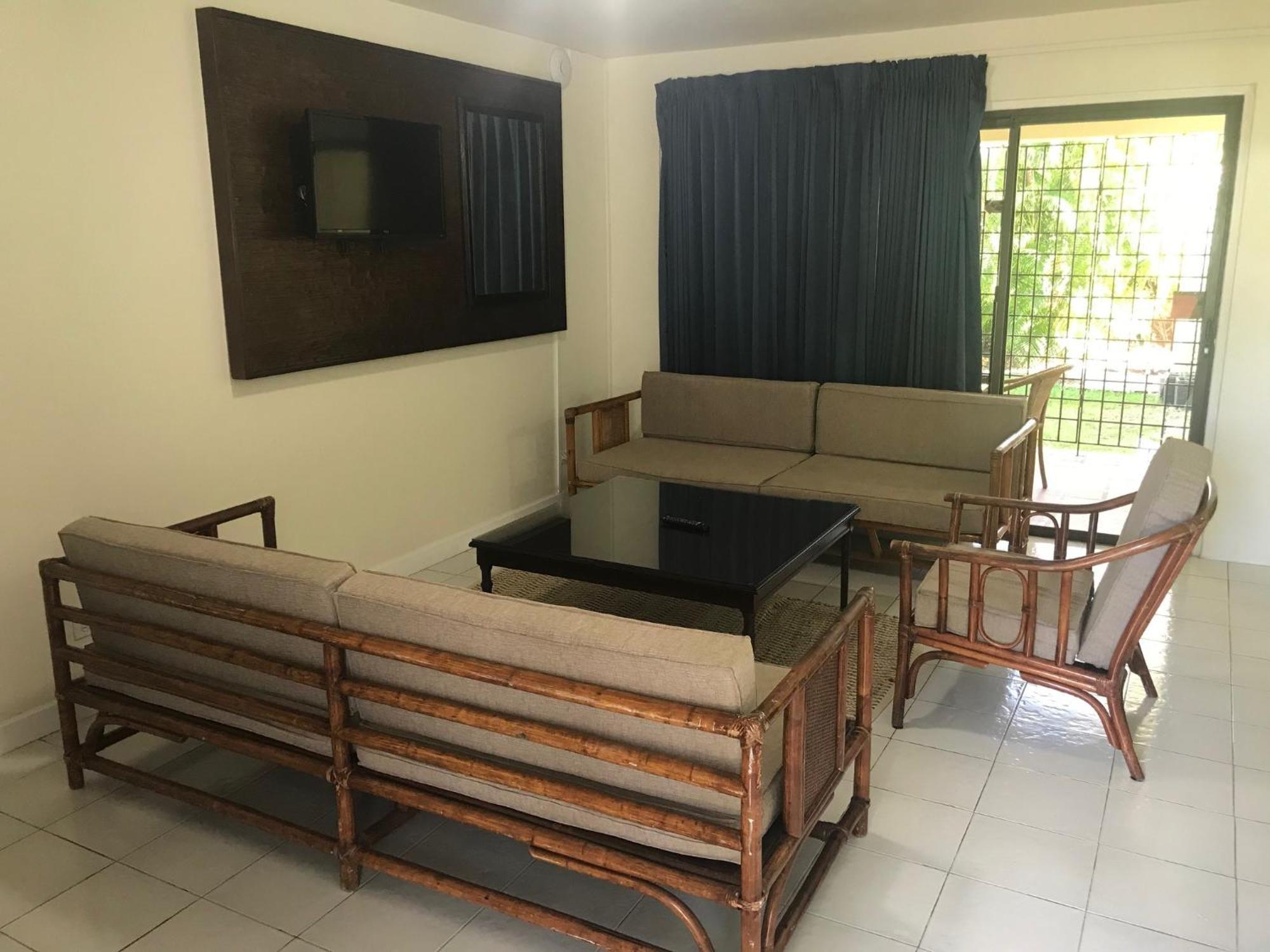 Coconut Court Beach Hotel Christ Church Ruang foto