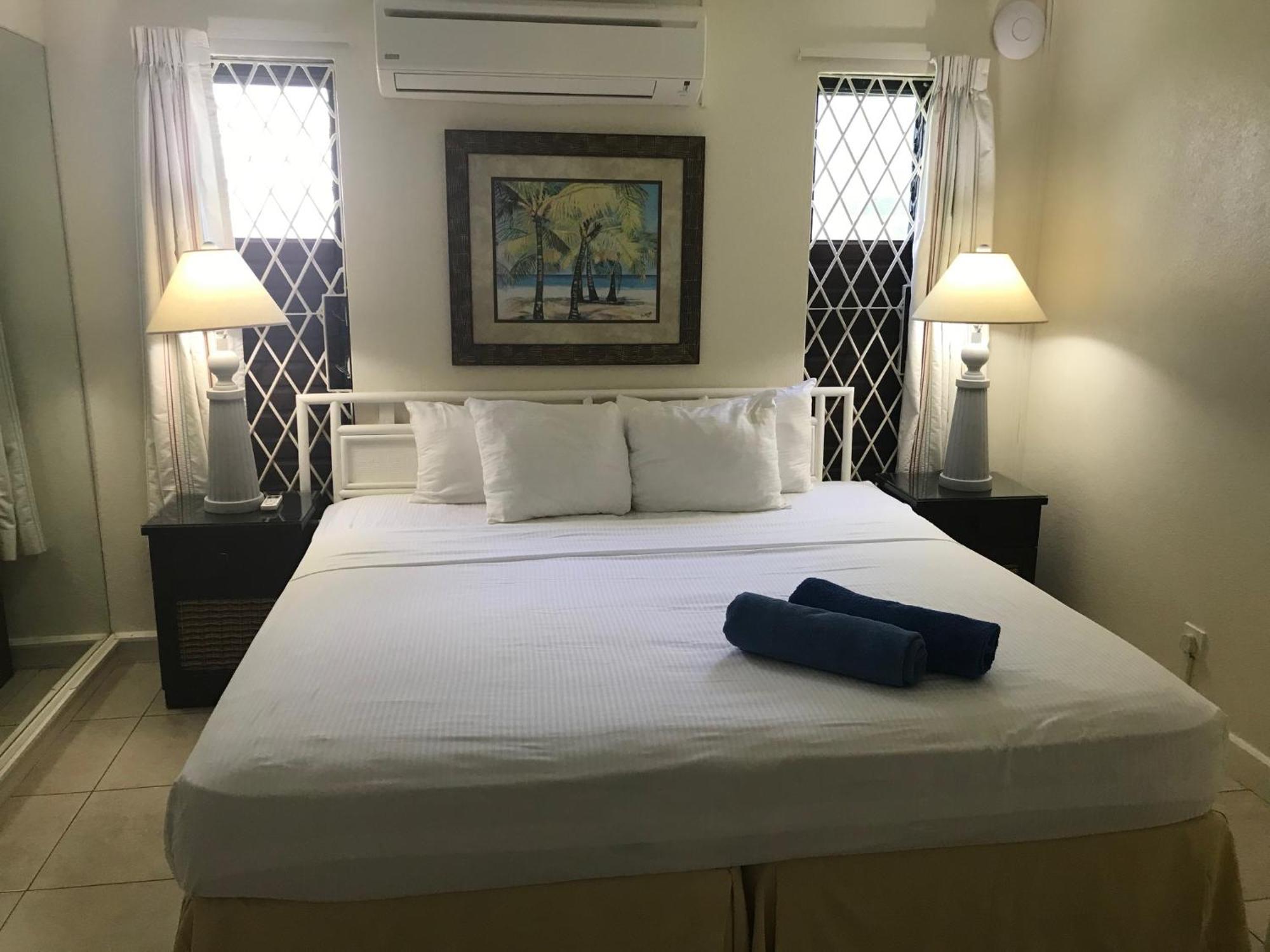 Coconut Court Beach Hotel Christ Church Ruang foto