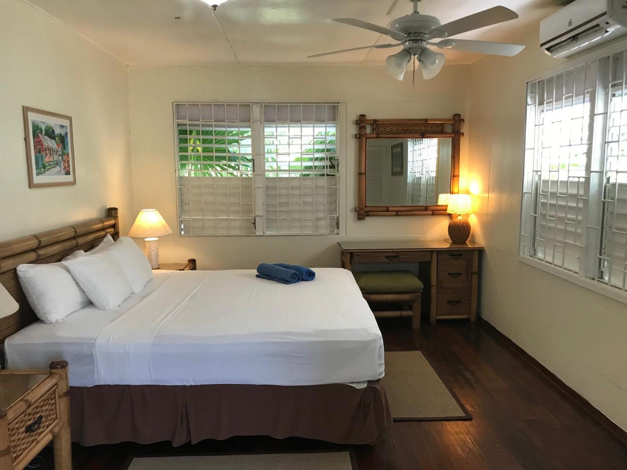 Coconut Court Beach Hotel Christ Church Ruang foto