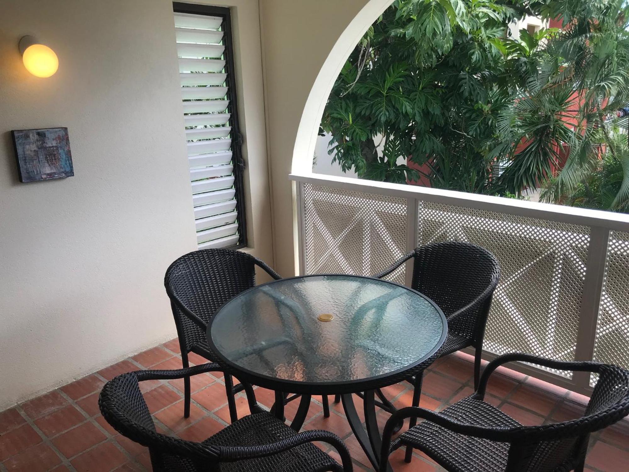 Coconut Court Beach Hotel Christ Church Ruang foto